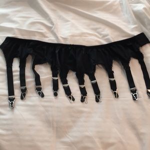 Black size large l 10 strap garter belt EUC